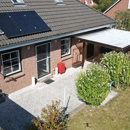 Gemuetliches Mit Terrasse Und Carport In * Hohenfelde