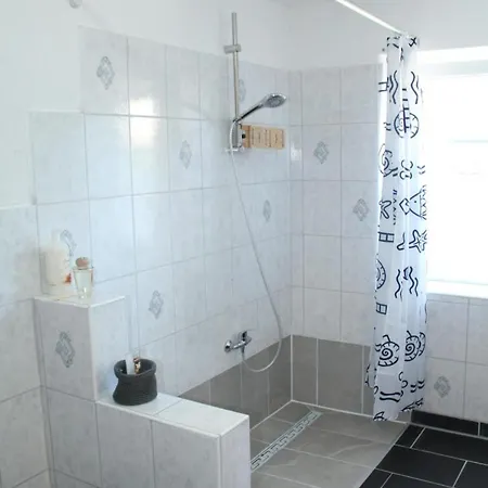 別荘 Gemuetliches Mit Terrasse Und Carport In Hohenfelde