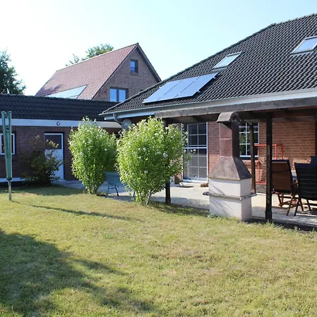 Gemuetliches Mit Terrasse Und Carport In * Hohenfelde
