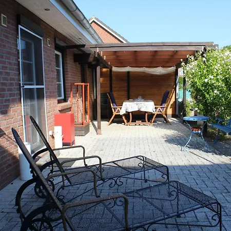別荘 Gemuetliches Mit Terrasse Und Carport In